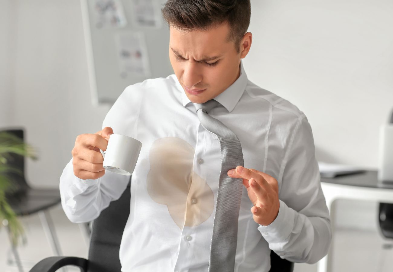 áo đồng phục bị bẩn
